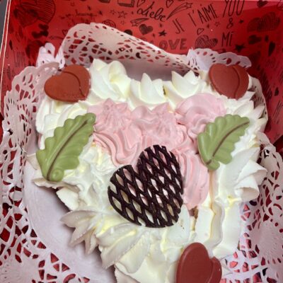 valentijn oranjekoek hart met slagroom